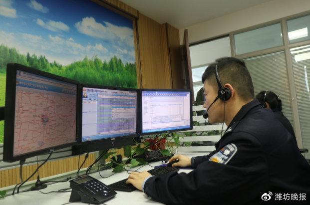 1月9日,民警在110接警台处理报警.