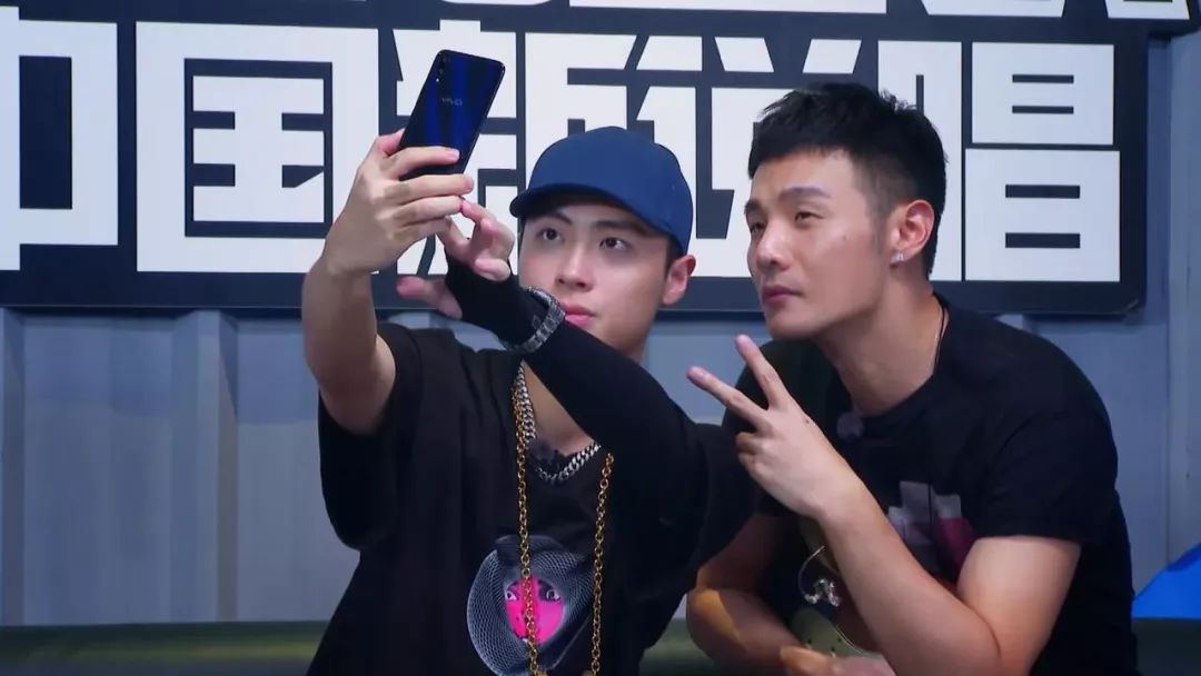 李荣浩第一首说唱,与他合作的这个女孩,他曾在新说唱上一顿暴夸