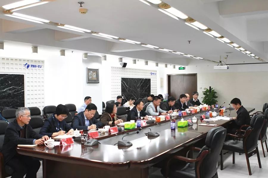 会议现场省政府副秘书长方寿中,省统计局和调查总队领导班子成员,省