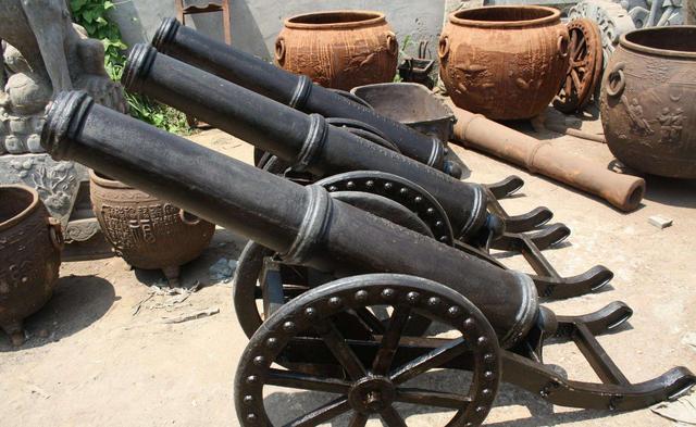 根据相关史料记载,最早的火炮被称为火石炮,由中国南宋军队发明.