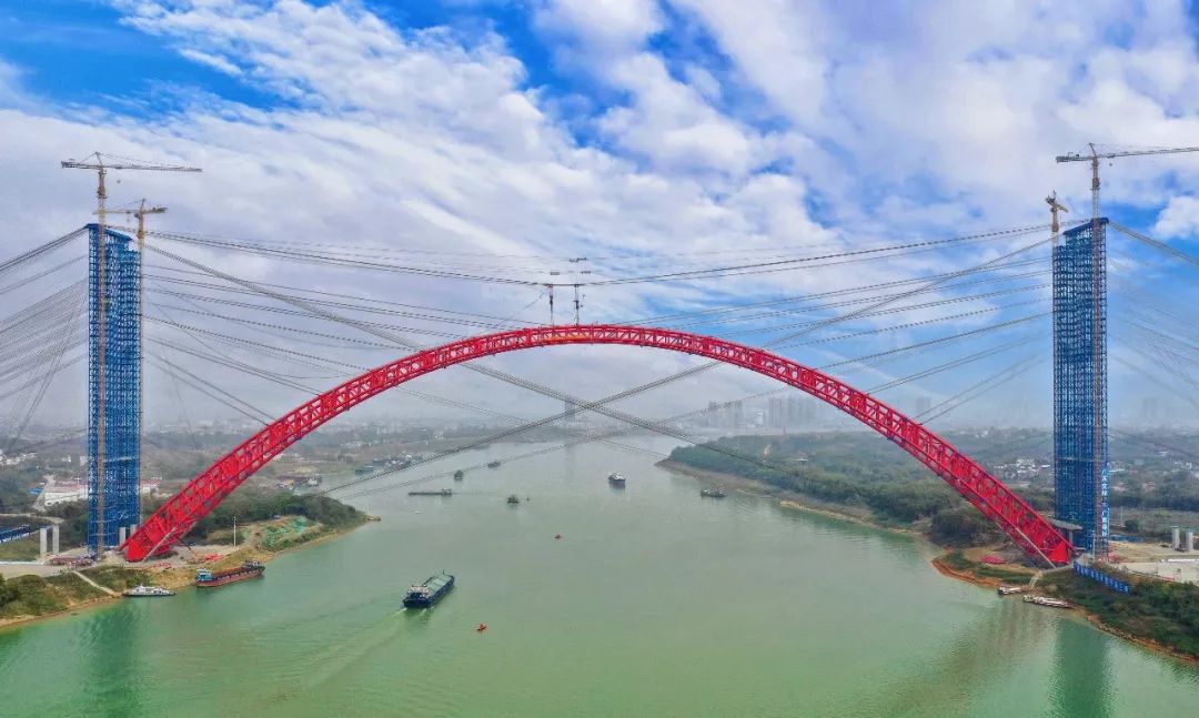 平南三桥位于广西平南县西江大桥上游6公里处,是荔玉高速平南北互通