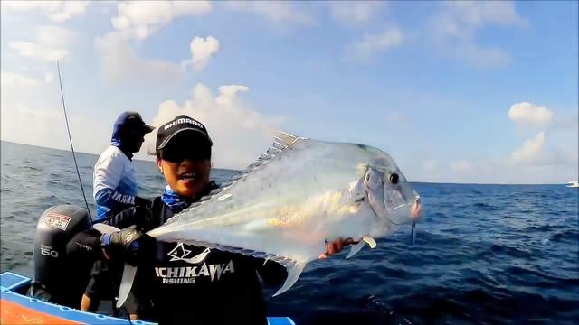 搭小艇出海深海铁板路亚外海钓超大斧头鲳