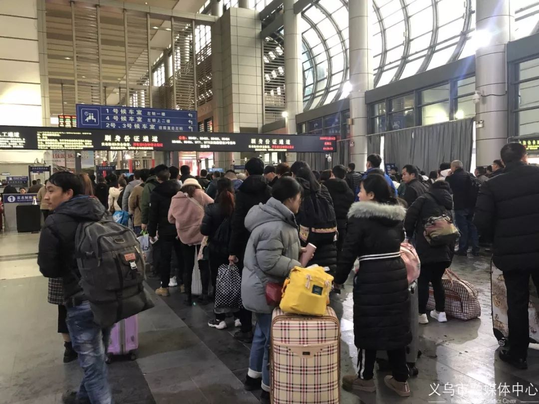 铁路义乌站为了给旅客提供更好的服务,义乌机场将根据航班情况,及时