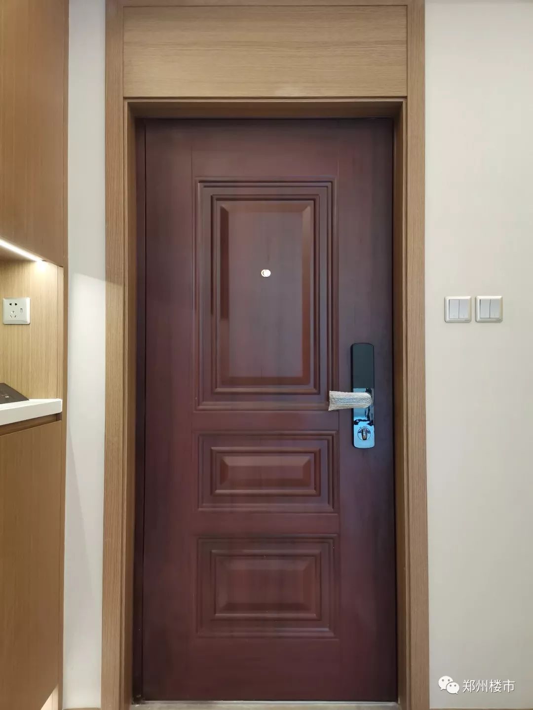 群升防盗门,亚太天能智能门锁.