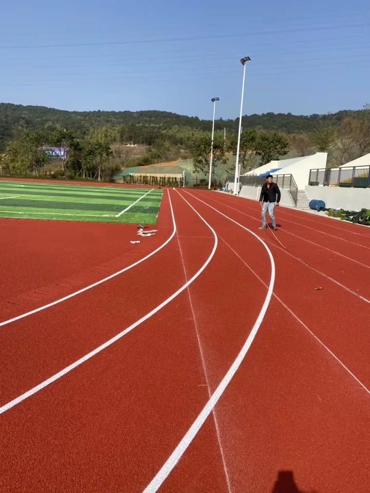 新國標塑膠跑道-新國標透氣型塑膠跑道多少錢一平方米