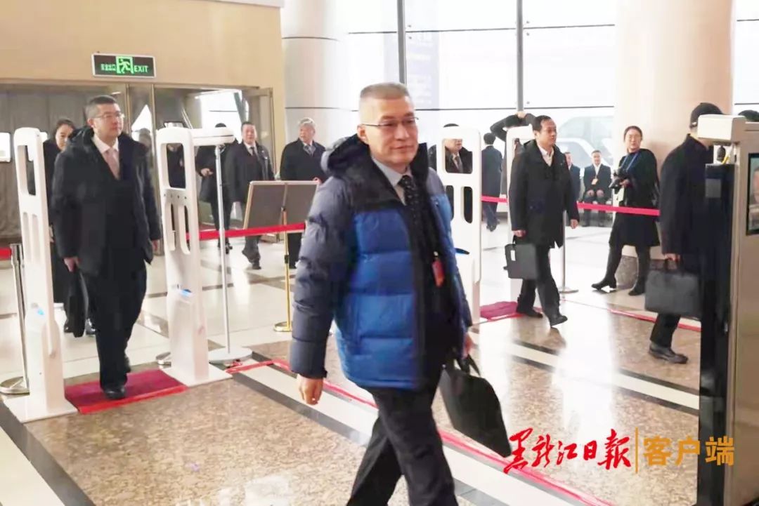 省政协十二届三次会议在哈开幕