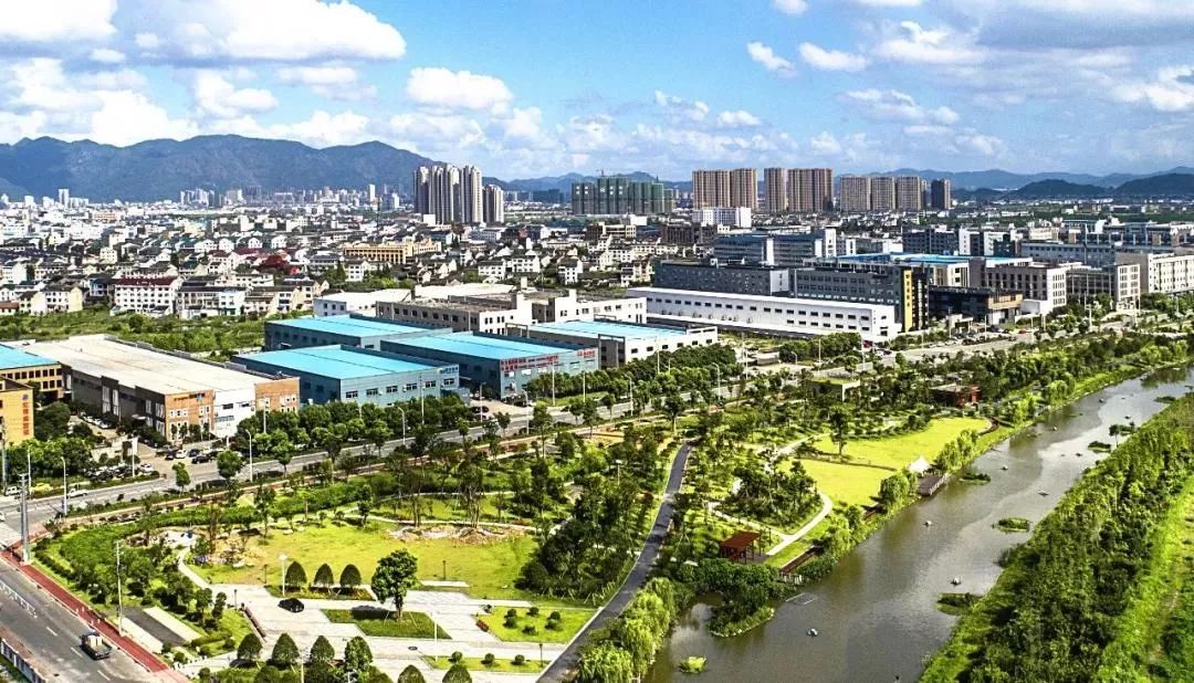 模具小镇黄岩智能模具小镇是一个以模具产业为核心,以项目为载体,嫁接