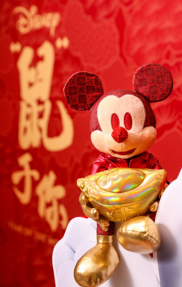 意大利精品品牌古驰(gucci)推出了中国新年系列,将米奇元素与双g 图案