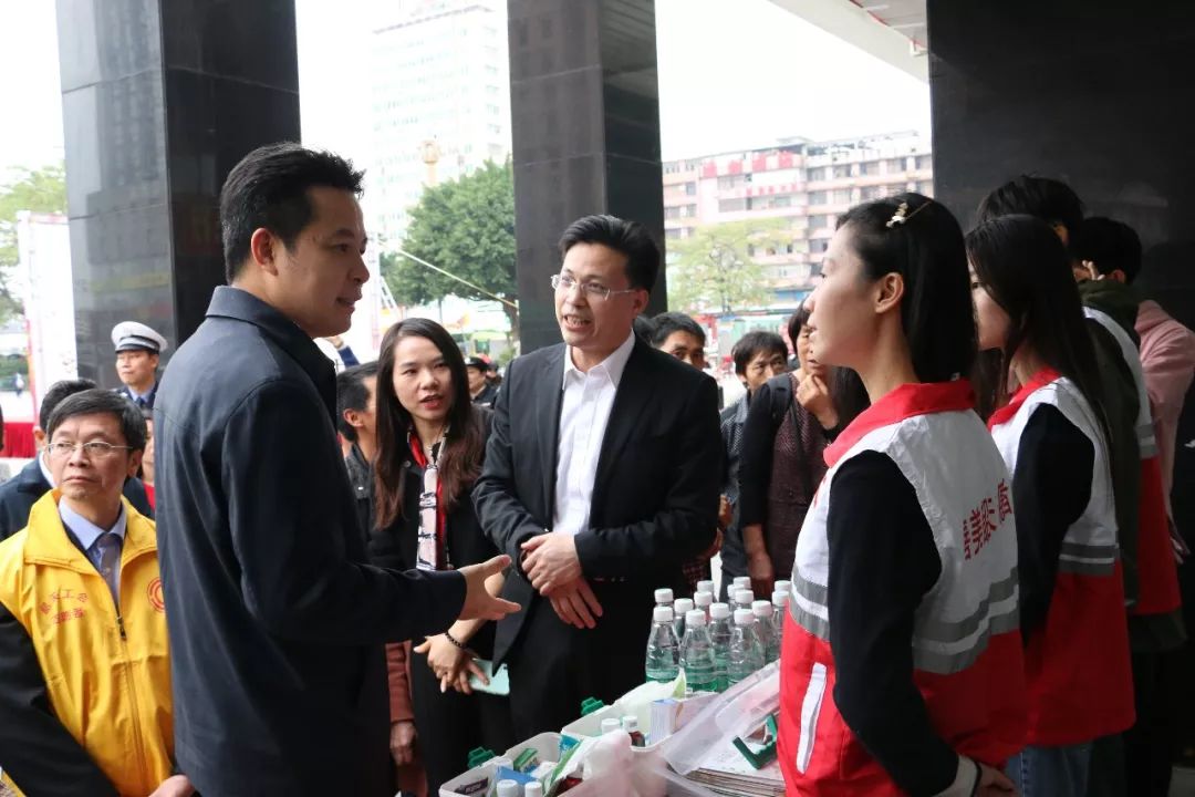 为他们打气连李欣副市长都为他们点赞温暖着旅客的回家路积极的行动和