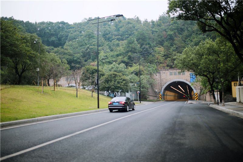 向南经娄东大街通达瓯海大道,本次获评的路段(景山隧道南口—六虹桥路