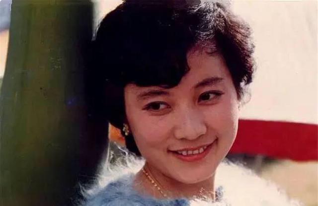 84岁老戏骨杨在葆隐藏多年的二任妻子原来是这位老艺术家