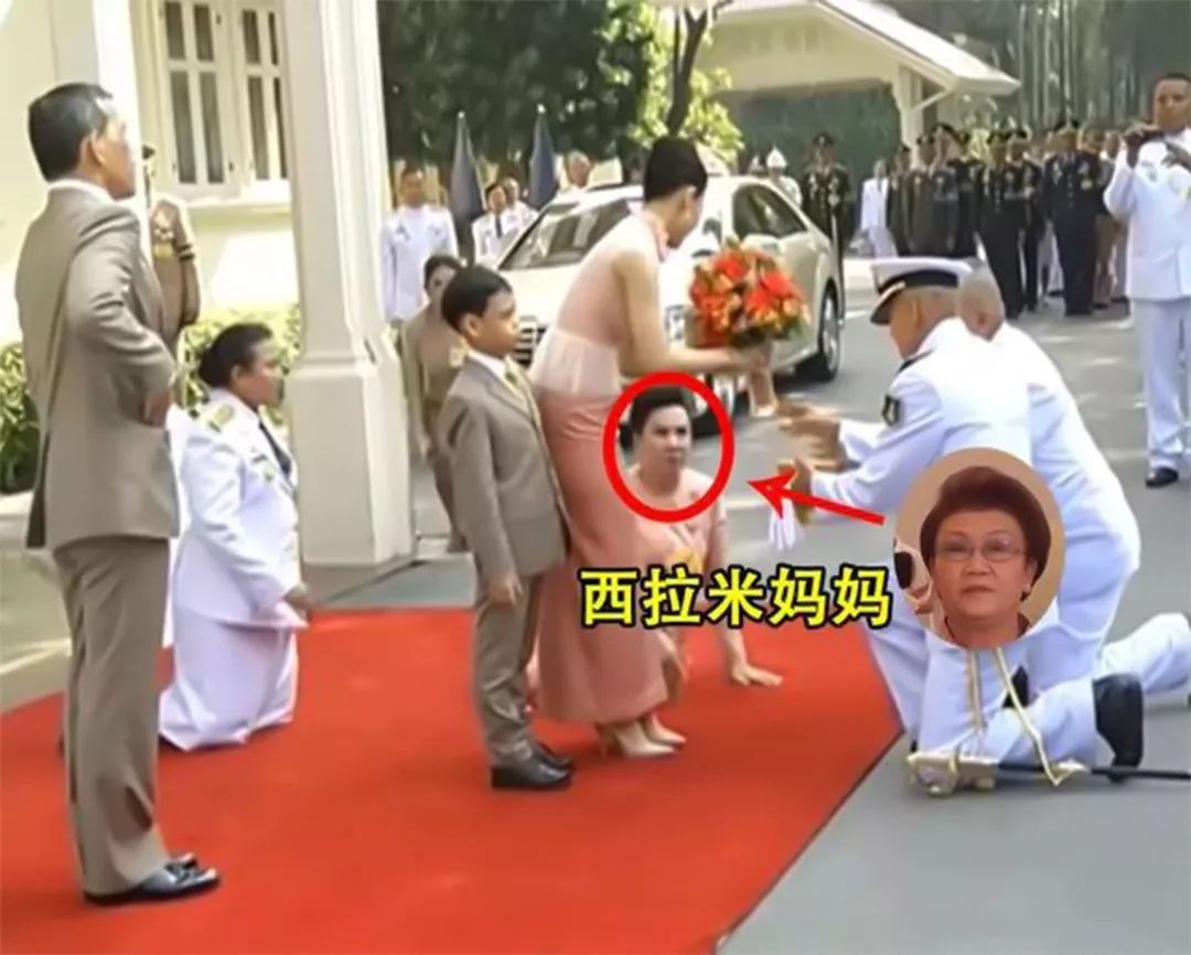 泰国王室不超过十代魔咒,被跪拜礼打破,普密蓬国王从娃娃开始抓