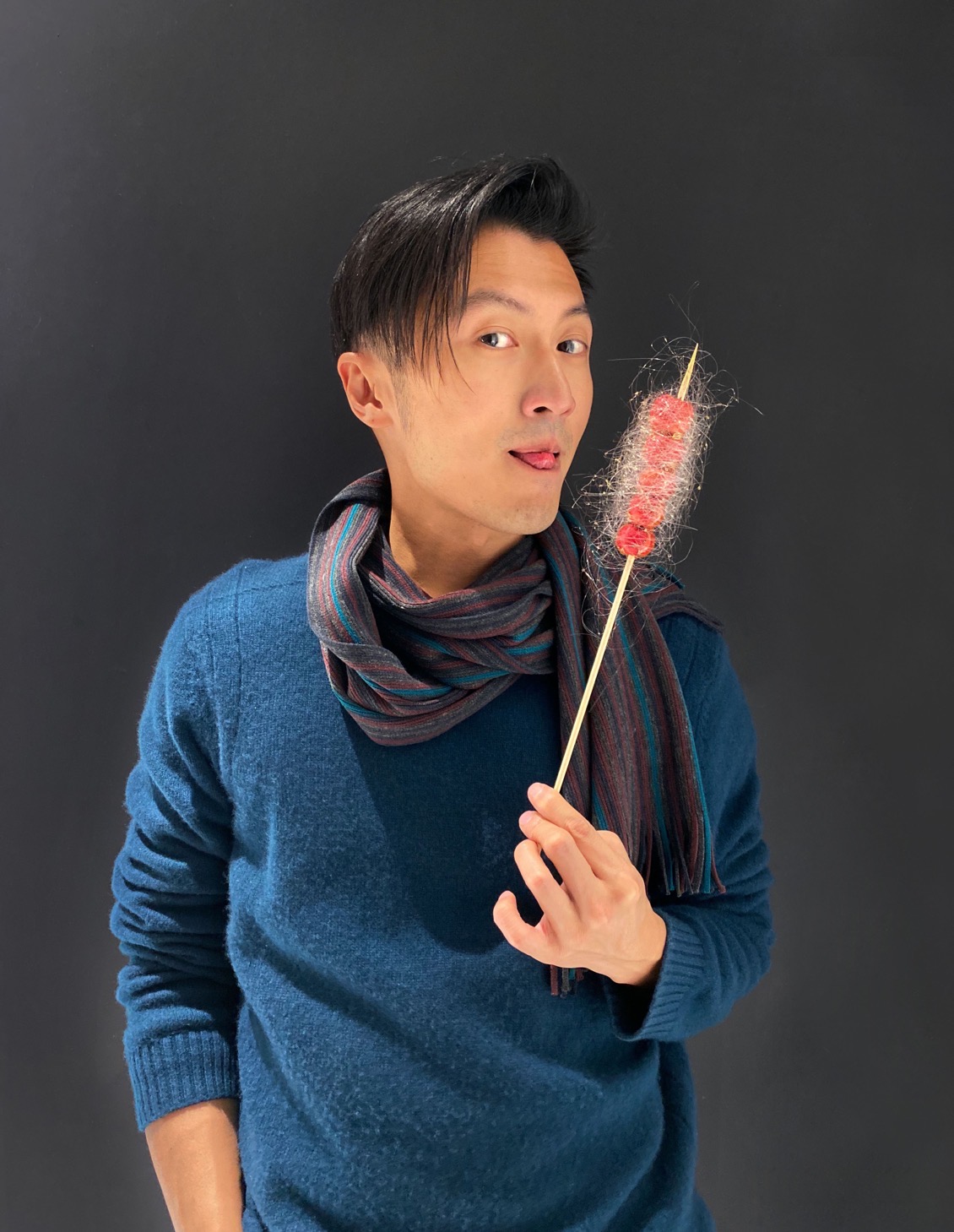 谢霆锋魅力不减,高颜值扛住各式抓拍角度,一般人真学不来