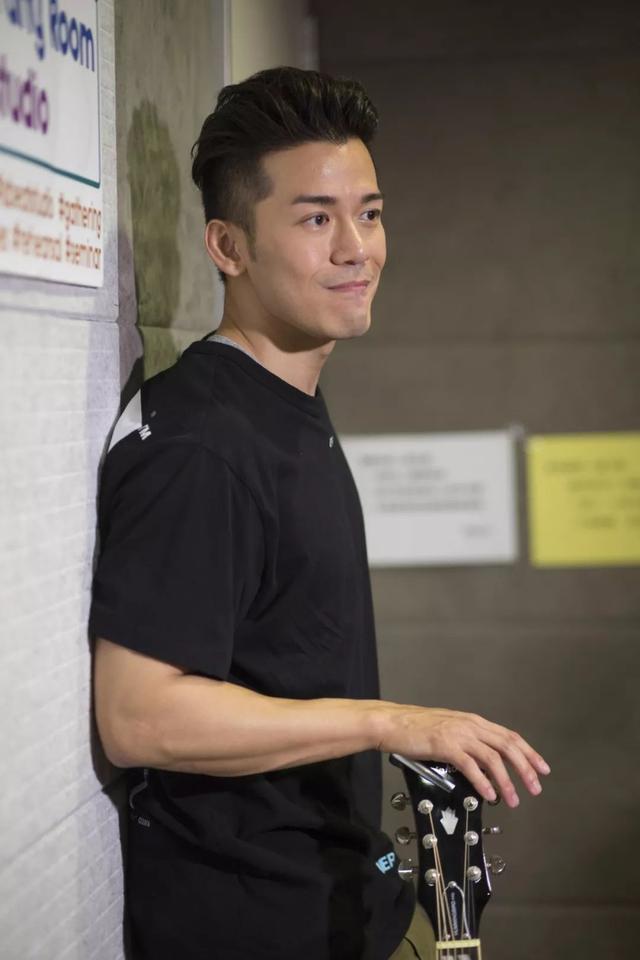 香港人气男神直认tvb会开新剧:或将担任男一_沈震轩