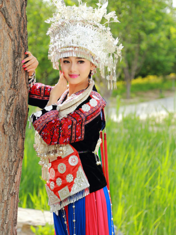 貌美如花的苗族姑娘真难娶只要做到这一点苗族美女求你娶她