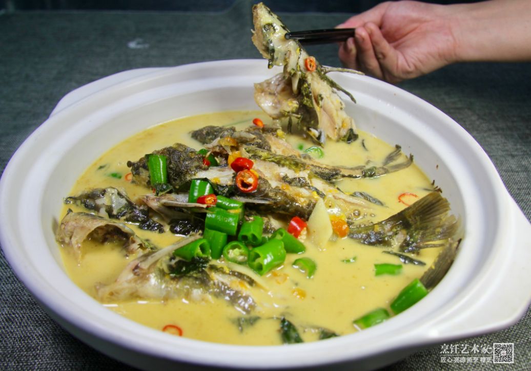 青椒紫苏煮黄骨鱼05平锅白刁▲ 制作明华楼大酒店易龙▲ 亮点口感爽滑