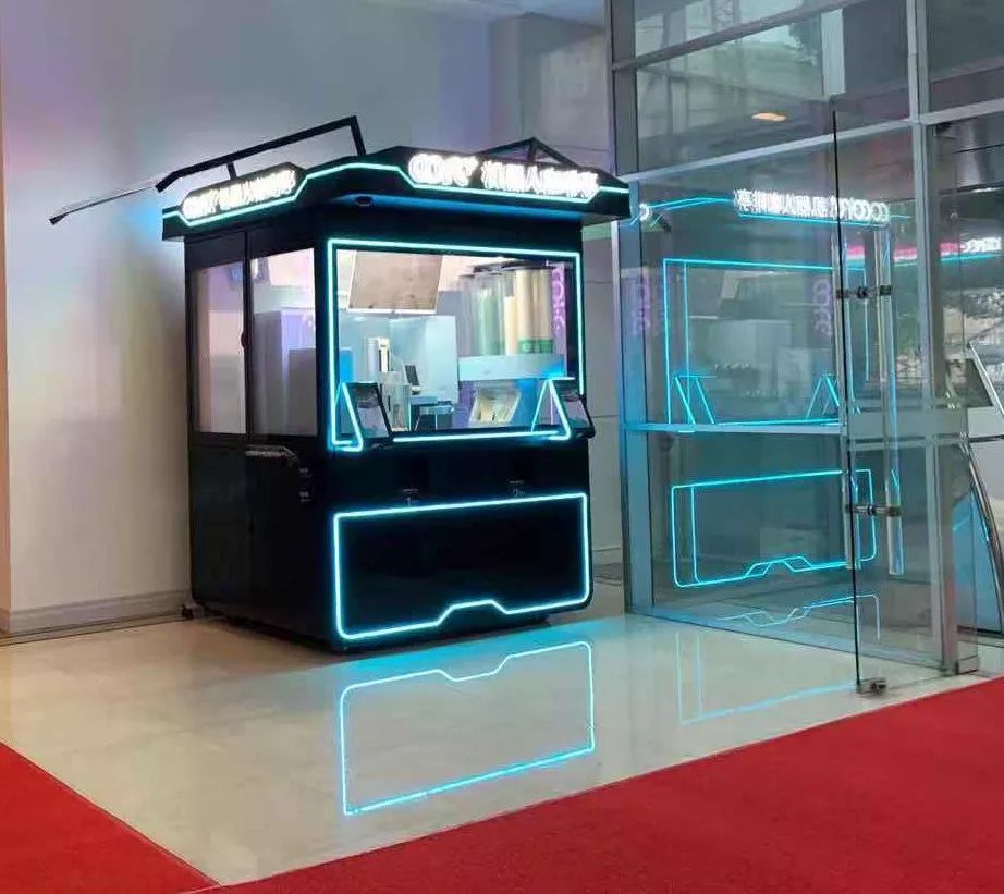 现磨咖啡,奶茶,鲜榨果汁都可自助操作哦~_机器