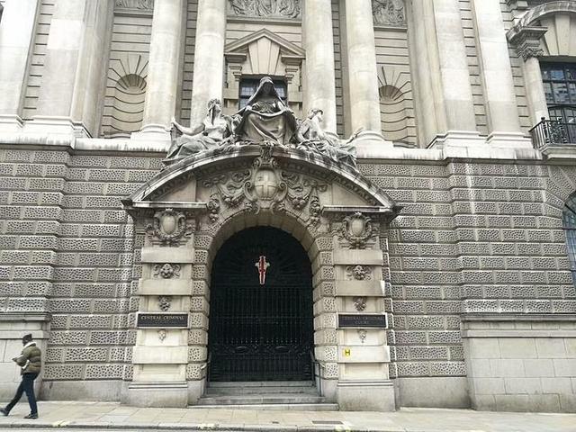 其中易于得见而又值得参考的有格雷律师学院的大厅,建于1560你那,即