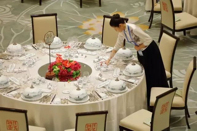 人民大会堂最大的餐桌图片