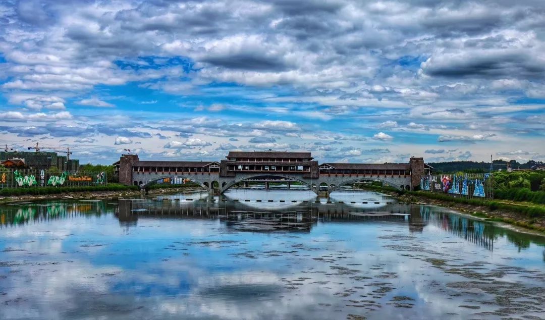 黄土故村,北川新城.四桥飞跨,贯通安北.