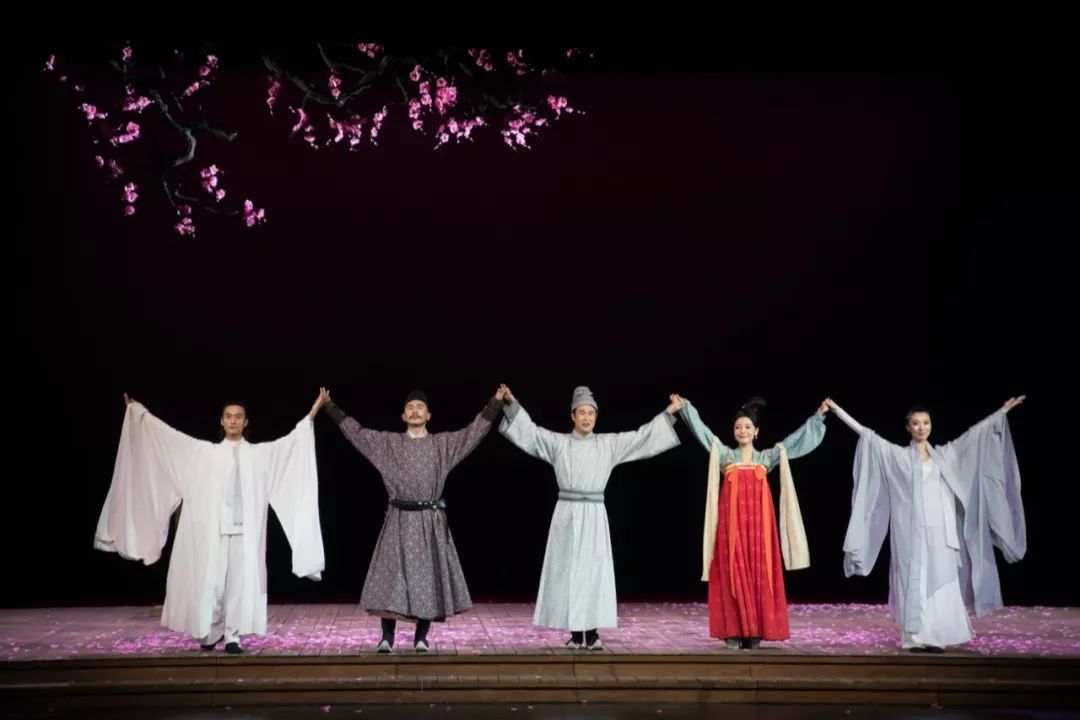 《我爱桃花》还将于11-12日在国家话剧院演出三场.敬请期待.