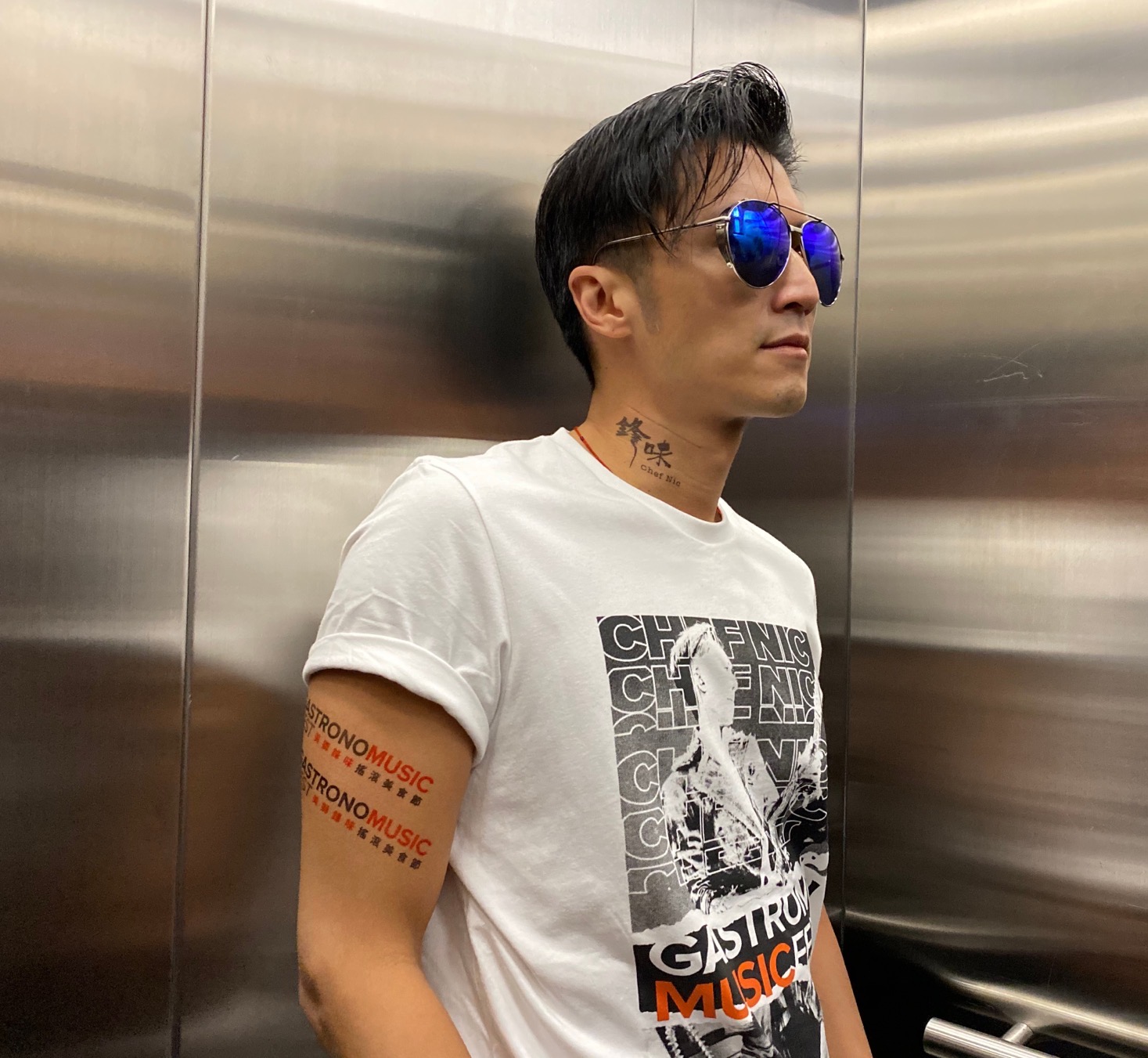 谢霆锋魅力不减,高颜值扛住各式抓拍角度,一般人真学不来