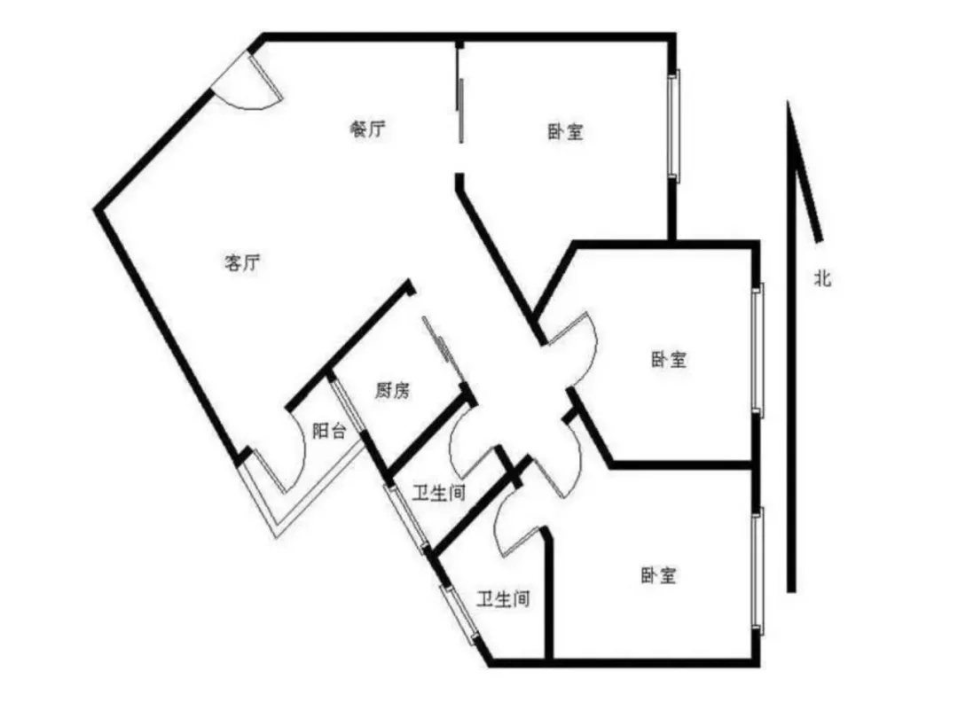 位置廁所,廚房最好在東北方,東北為艮,五行屬土,廚房火來生土,利艮位