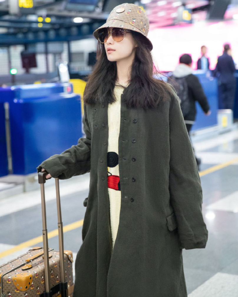 倪妮的冬季穿搭法则大衣贴身不惧寒冷时尚保暖全都要