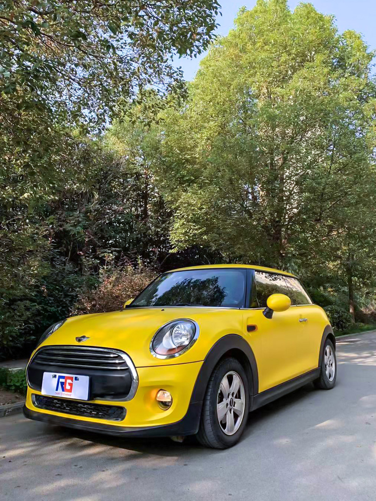 贴膜,小编今天给大家推出的是全网最新的宝马mini车身改色膜电光嫩芽