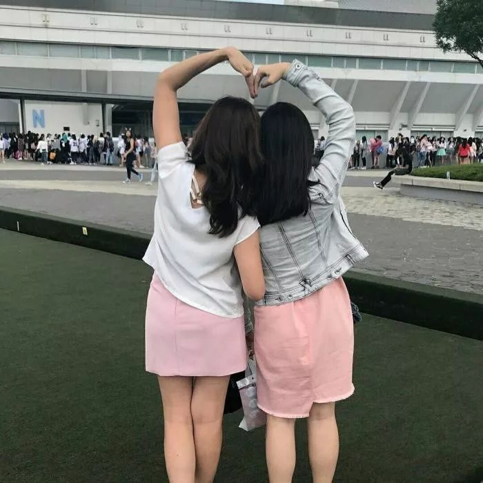 解锁闺蜜合照姿势大全不再塑料姐妹情