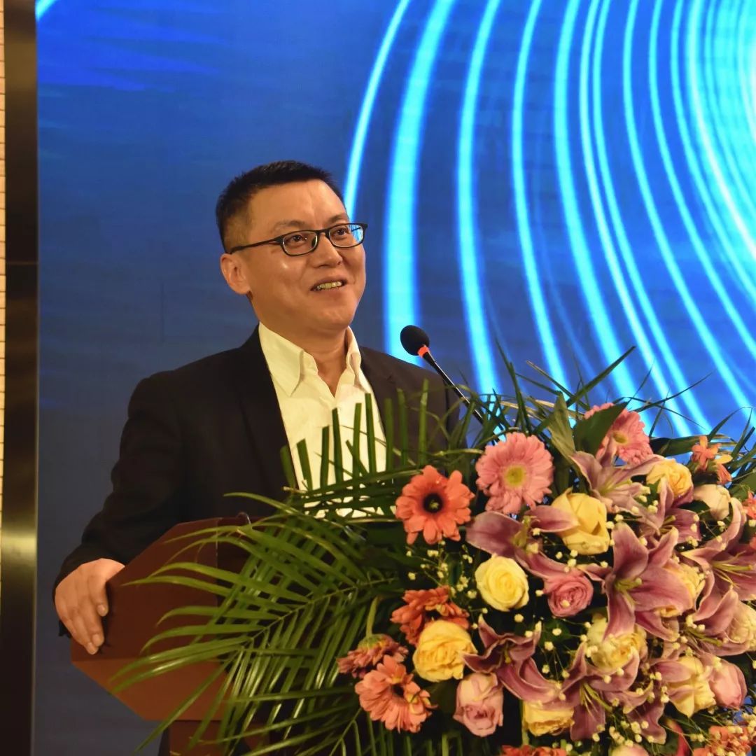 长虹美菱股份有限公司董事长吴定刚在总结发言时说:"所有的长虹美菱人