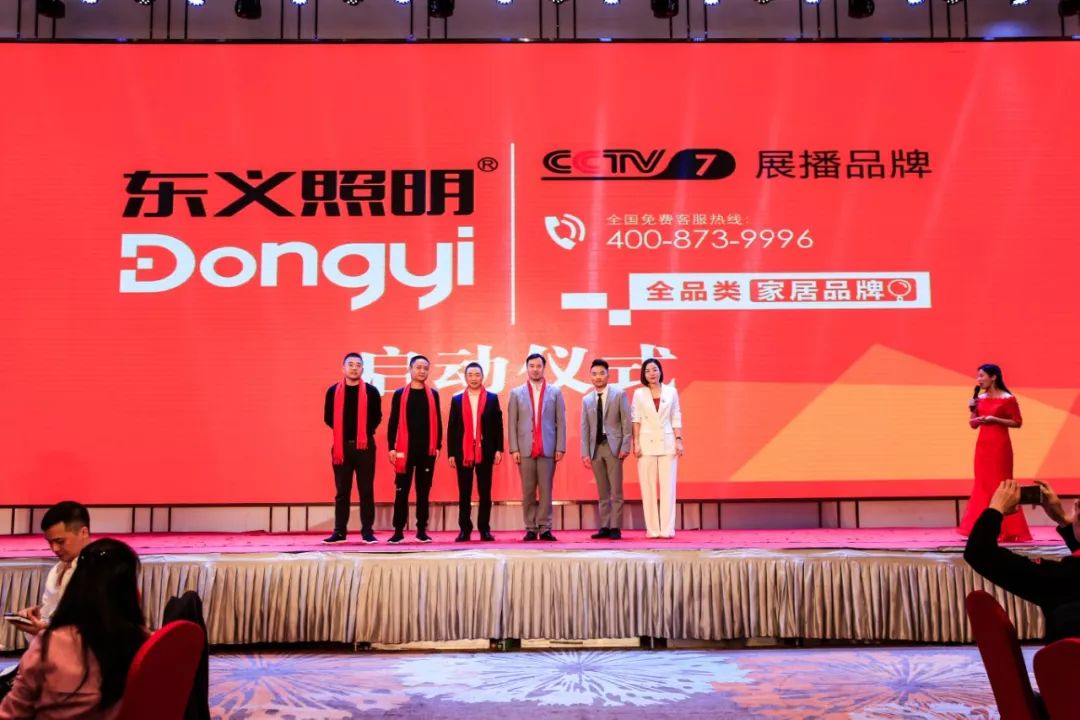 大会上,灯烨照明董事长黄孝海说道:"今天我用8,4,3这三个数字来概括我