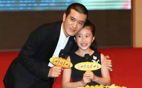16岁考进哈佛预科班,成绩好高颜值,杨子女儿被称低调漂亮星二代