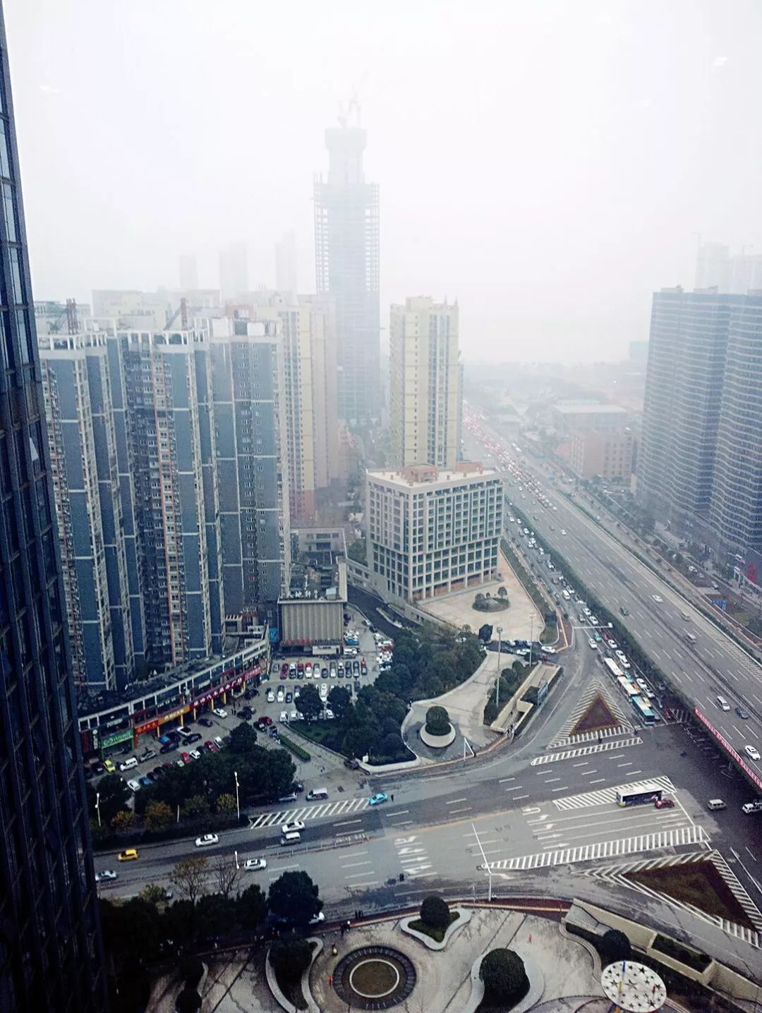 咸鱼观察日记|编辑部的窗外原来是这样的风景呀!_高楼