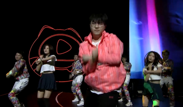 姿态跳新宝岛火了闭关排练了四天看到出场的那刻忍不住笑了