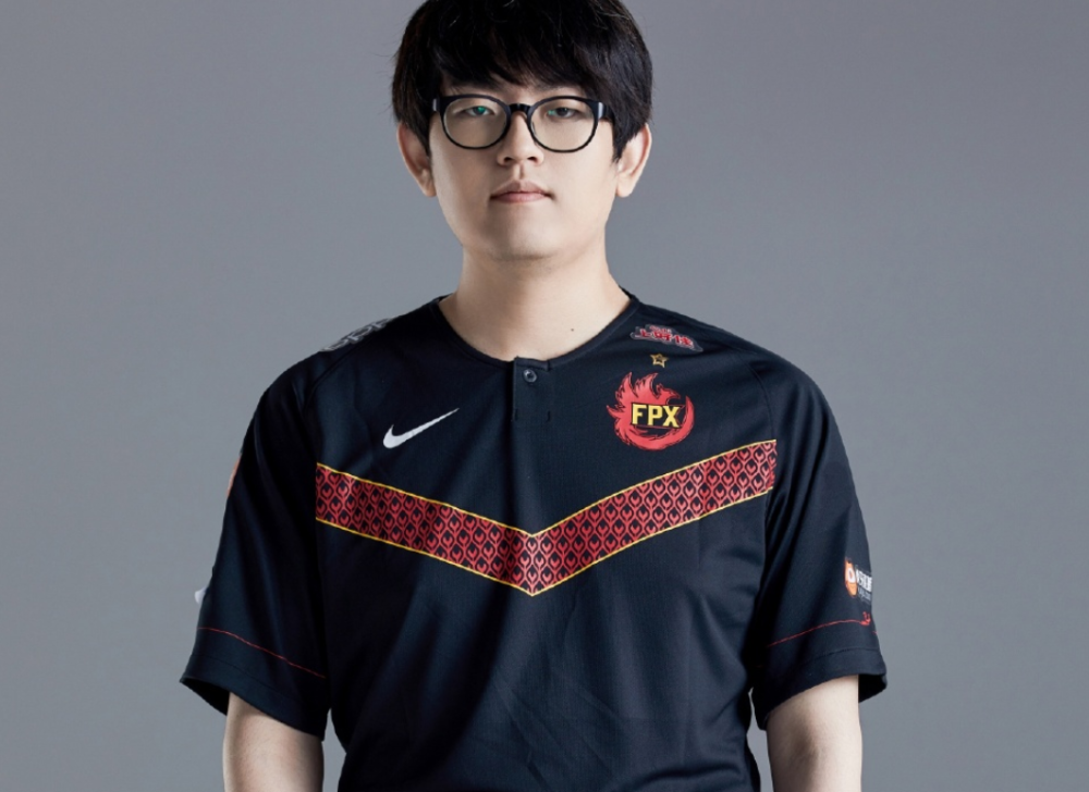 fpx公布春季赛定妆照下路双人组帅出天际战马却遭网友吐槽