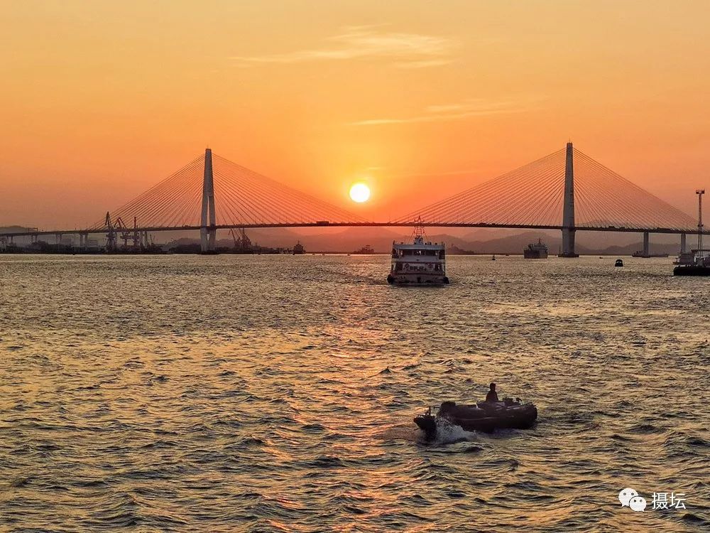 红》拍摄地:江西婺源手机型号:mi note3摄影:沙洲渔樵(5群)作品名称