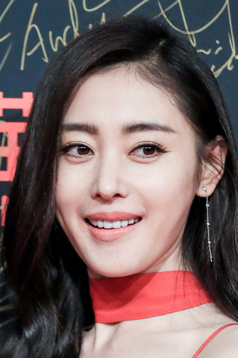 原创张天爱到底有多美?身穿红色吊带连衣裙性感优雅,魅力十足