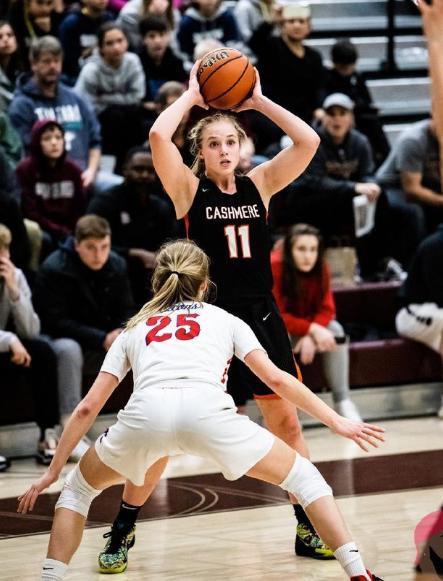 科比携女儿考察美女球员海莉未来的女篮天才身材火辣球技惊人