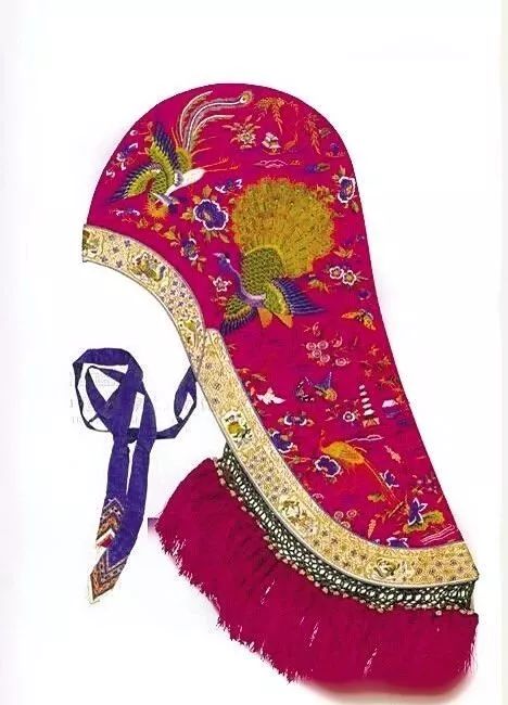 似乎人人都有个风帽,也是类似颈椎也很舒服,看古代服饰未必总戴着,但