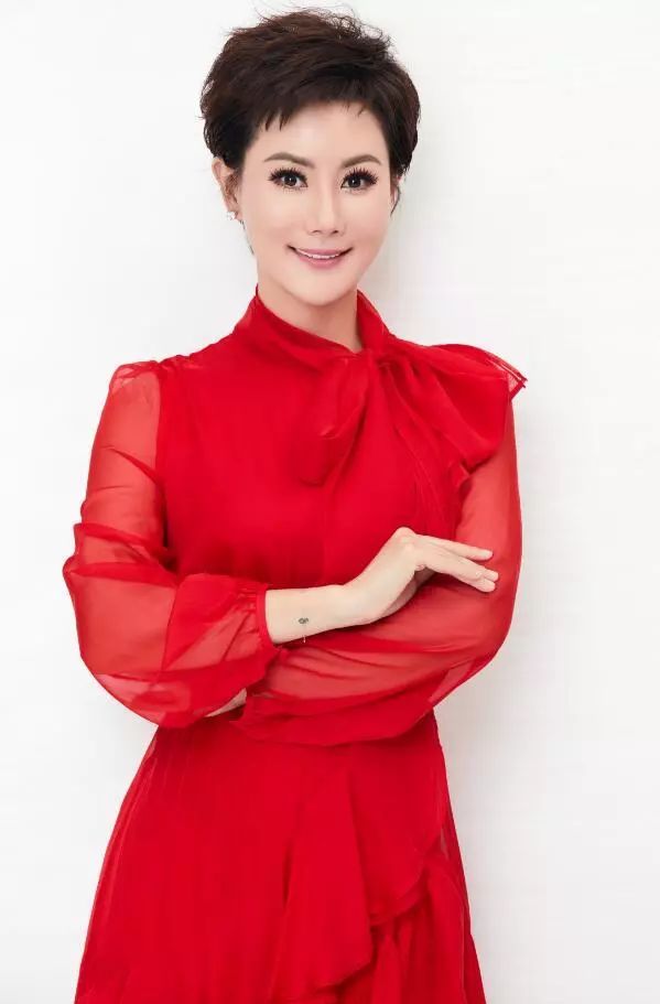 113最美文化人本期嘉宾军中的靓丽美声叶翠