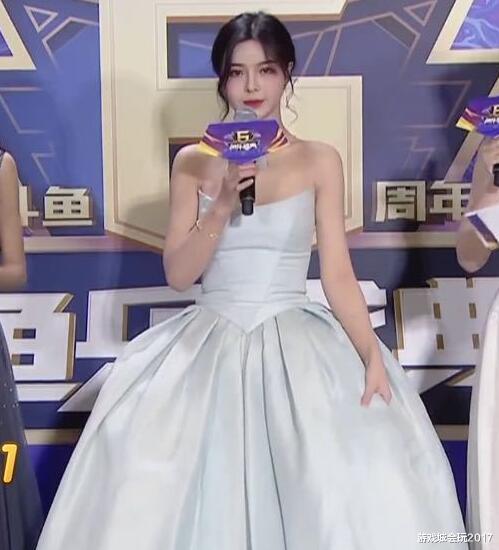 斗鱼年度盛典公认的最美主播 完美颠覆去年年度形象获得水友好评