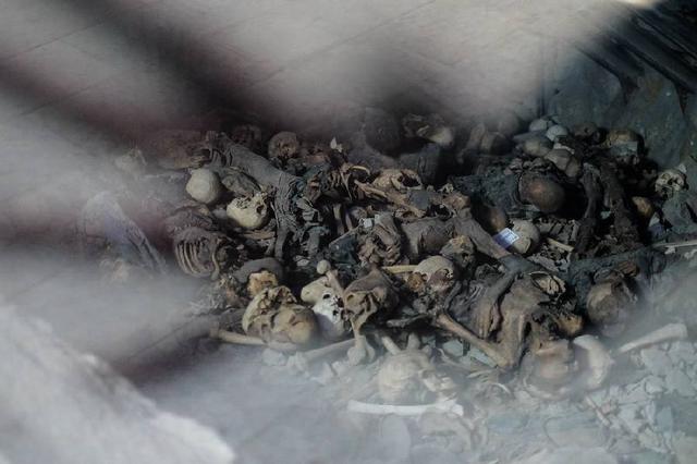 湖北工人高速施工挖出3000具军人尸骸专家赶到后泪如雨下