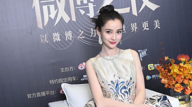 微博之夜对话angelababy2/6新浪娱乐讯 1月11日晚,2019新浪微博之夜在