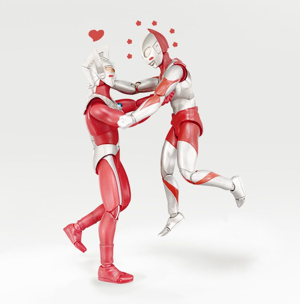 但胳肢窝有一大好处:可以通过"亲亲抱抱举高高"的动作,借机把手掌伸入