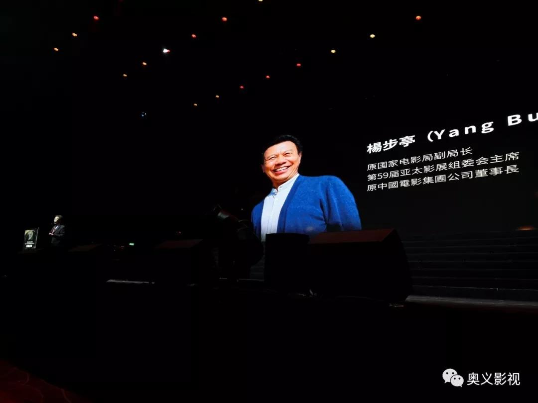 新3d版《狼牙山五壮士》由秦燕导演执导,正在拍摄中当主持人问道秦燕