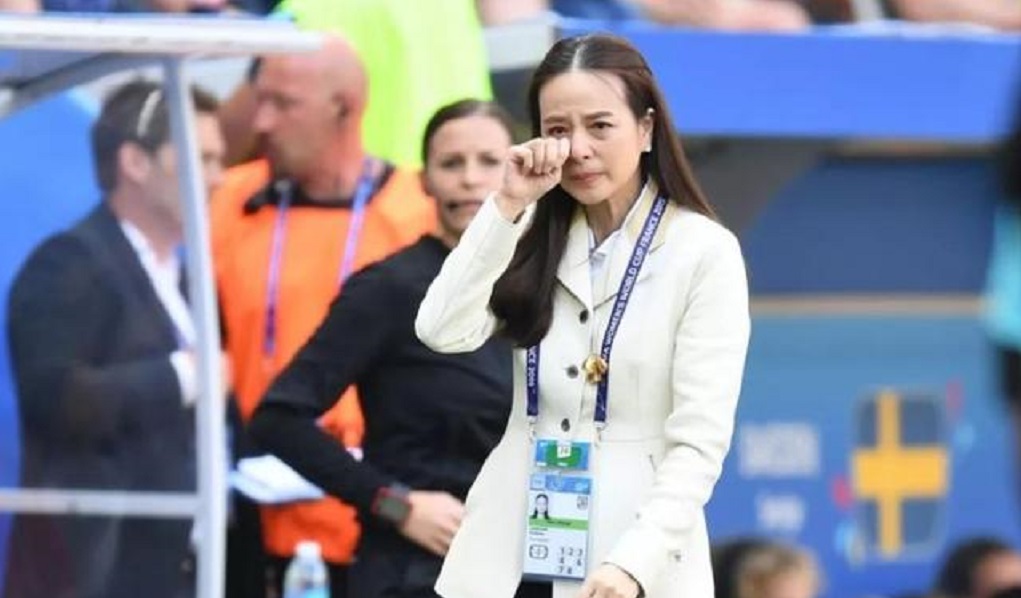 苏提达防备她,泰王盯着她,54岁华裔名媛美到令王后产生危机感!_伍伦