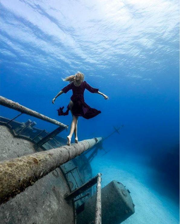 深海寻迹沉舟翻浪燃新趣