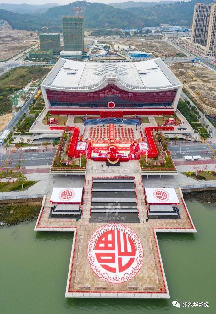74雅央视东西南北贺新春汕头潮博馆成全国网红