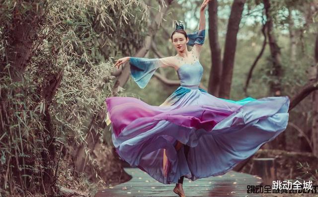 中国古典舞有哪些基本动作呢?古典舞舞姿好优美呀